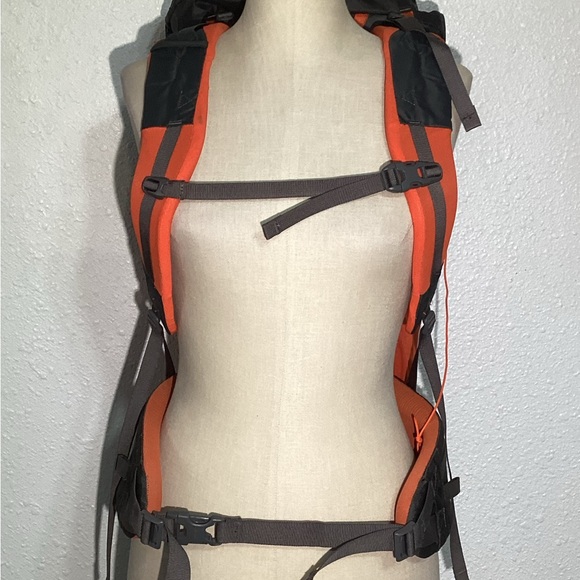 Bergman’s Men's Black and Orange Backpack - Picture 4 of 11